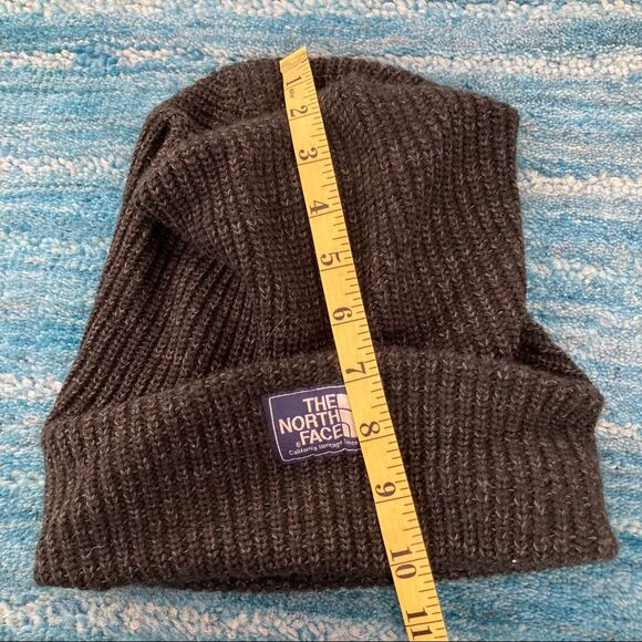 North Face Classic Knit Beanie Grey Hat - Picture 7 of 8